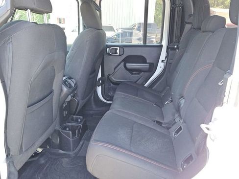 Used 2023 Jeep Gladiator Rubicon w/ LED Lighting Group AWD/4WD image 11