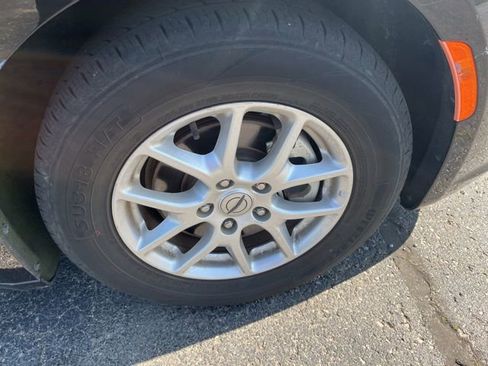 Used 2023 Chrysler Pacifica Touring-L FWD image 3