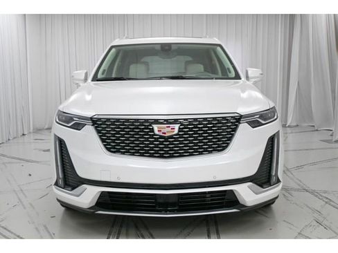 Used 2024 Cadillac XT6 Premium Luxury w/ Technology Package image 3