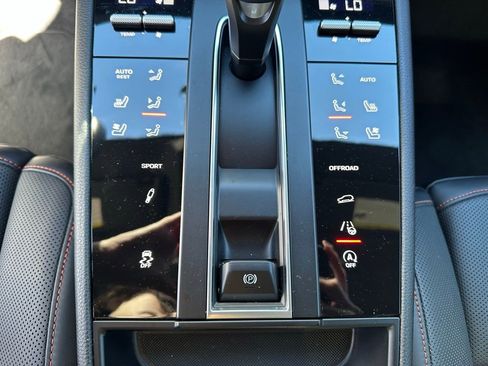 Used 2022 Porsche Macan S image 25