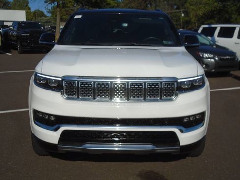 Used 2024 Jeep Grand Wagoneer L Series III image 5