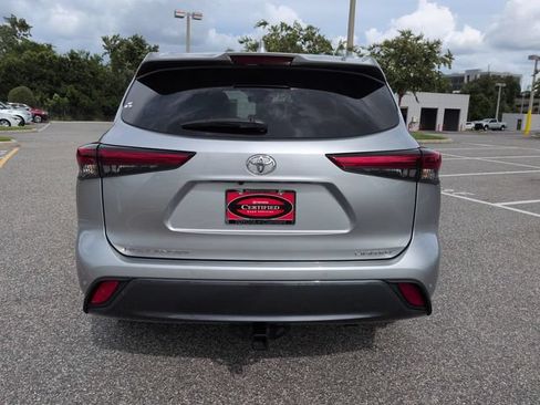 Certified 2023 Toyota Highlander Limited FWD image 5