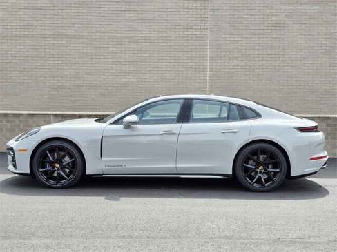 New 2025 Porsche Panamera 4 image 2