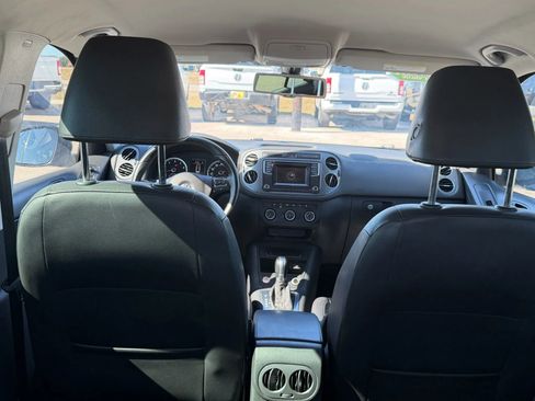 Used 2016 Volkswagen Tiguan S image 17