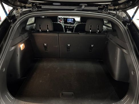 Used 2025 Chevrolet Trax RS FWD image 28