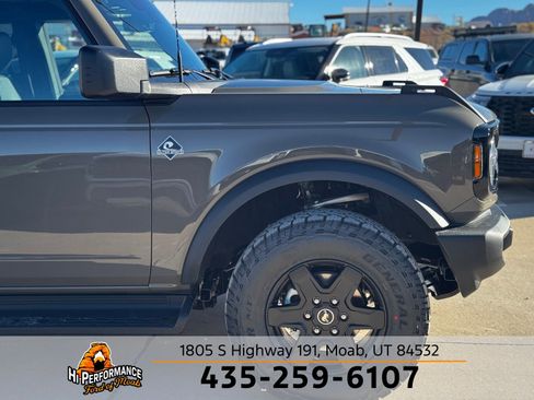 New 2025 Ford Bronco Outer Banks w/ Black Appearance Package image 4