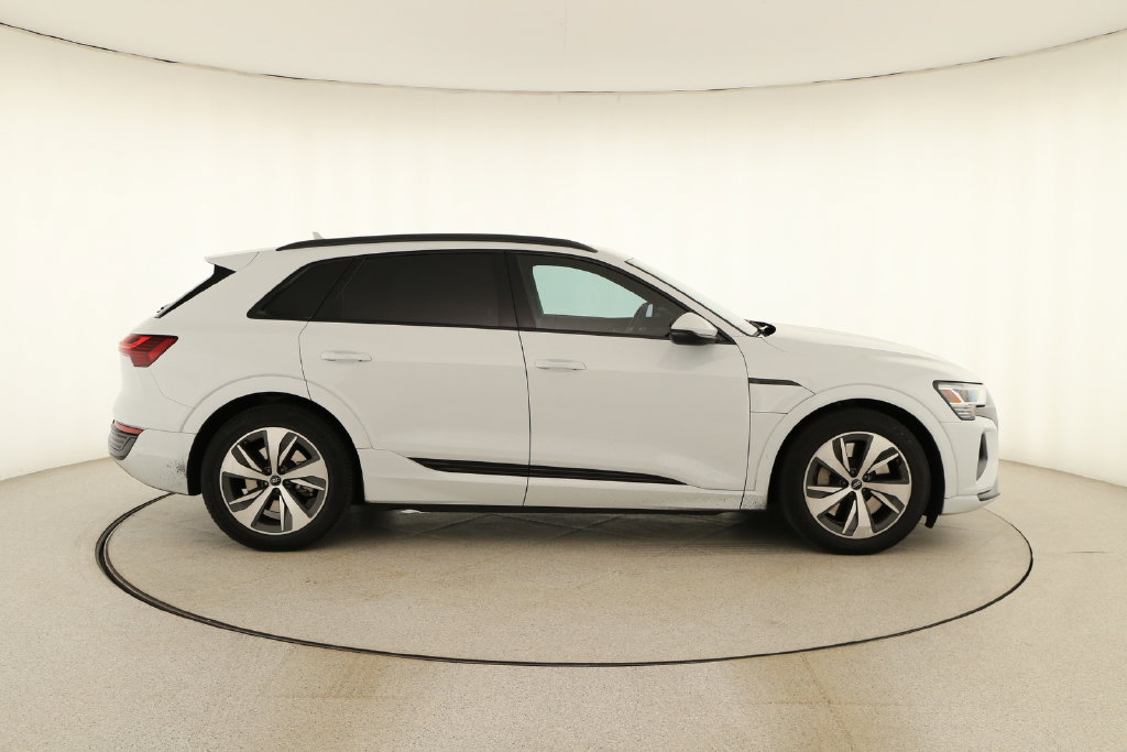 Certified 2024 Audi Q8 e-tron Premium AWD/4WD image 8
