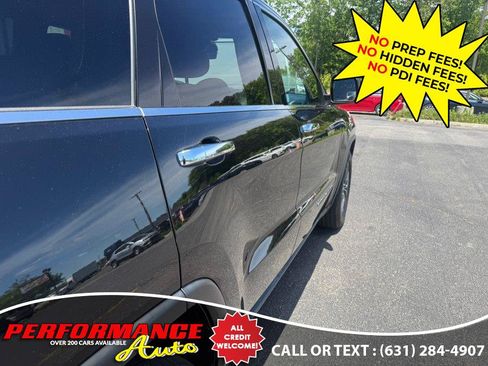 Used 2017 Jeep Grand Cherokee Limited AWD/4WD image 9