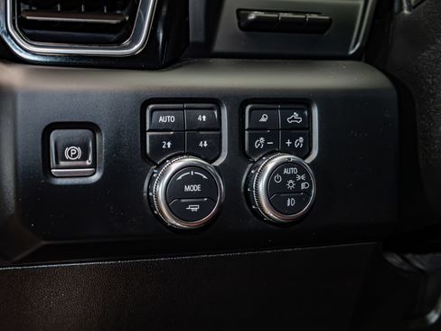 Used 2024 GMC Sierra 3500 Denali Ultimate AWD/4WD image 22
