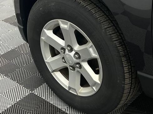 Used 2016 GMC Acadia SLE FWD image 11