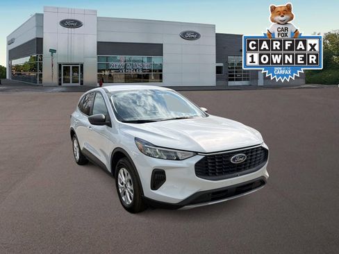 Used 2025 Ford Escape Active AWD/4WD image 2