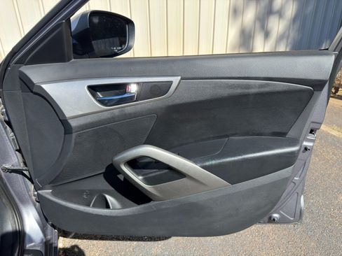 Used 2012 Hyundai Veloster FWD image 34