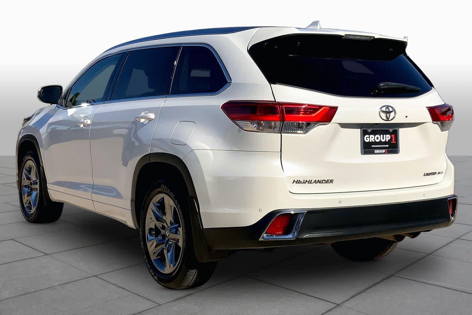 Used 2018 Toyota Highlander Limited Platinum AWD/4WD image 11