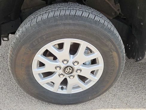 Used 2025 Toyota Tacoma SR5 AWD/4WD image 12