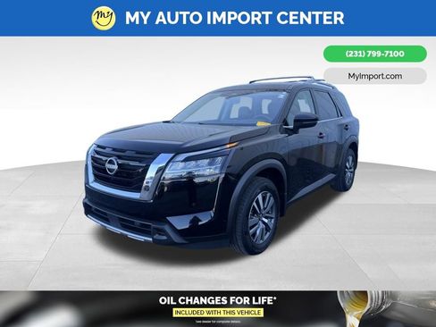 Used 2024 Nissan Pathfinder SL AWD/4WD image 3