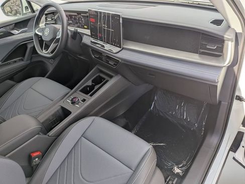 New 2026 Volkswagen Tiguan SE image 31