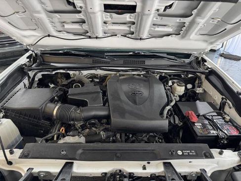 Used 2019 Toyota Tacoma TRD Sport AWD/4WD image 30