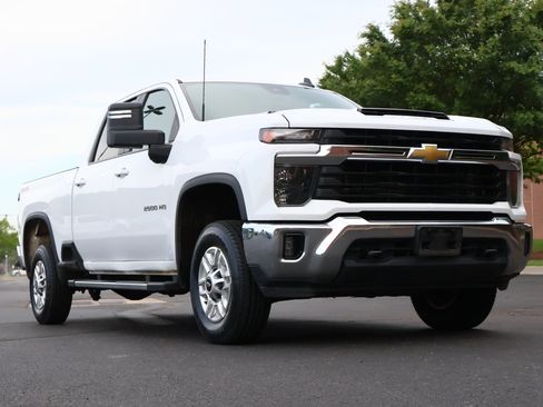 Used 2025 Chevrolet Silverado 2500 LT w/ Convenience Package AWD/4WD image 1
