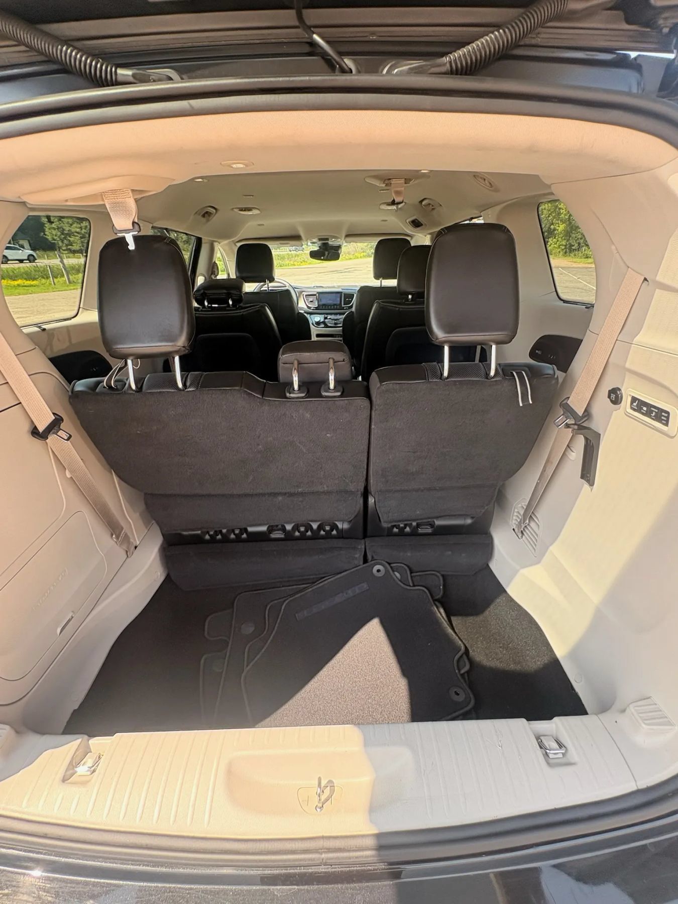 Used 2017 Chrysler Pacifica Limited w/ Advanced Safetytec Group FWD image 49