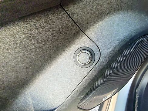 Used 2017 GMC Acadia SLT image 16