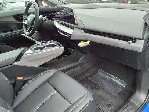New 2025 Cadillac Optiq Luxury 1 image 23