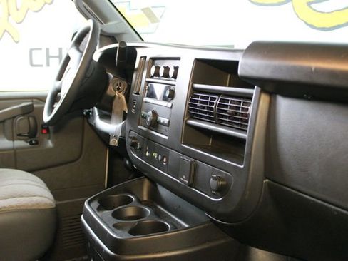 Used 2024 Chevrolet Express 2500 Extended image 10