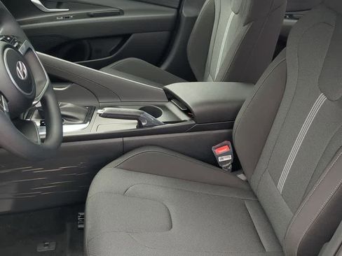 New 2025 Hyundai Elantra SE FWD image 17