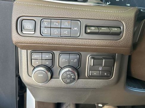Used 2024 GMC Yukon XL Denali w/ Advanced Technology Package AWD/4WD image 25