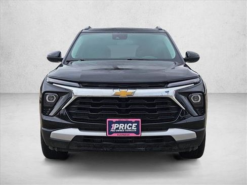 Used 2025 Chevrolet TrailBlazer LT AWD/4WD image 2