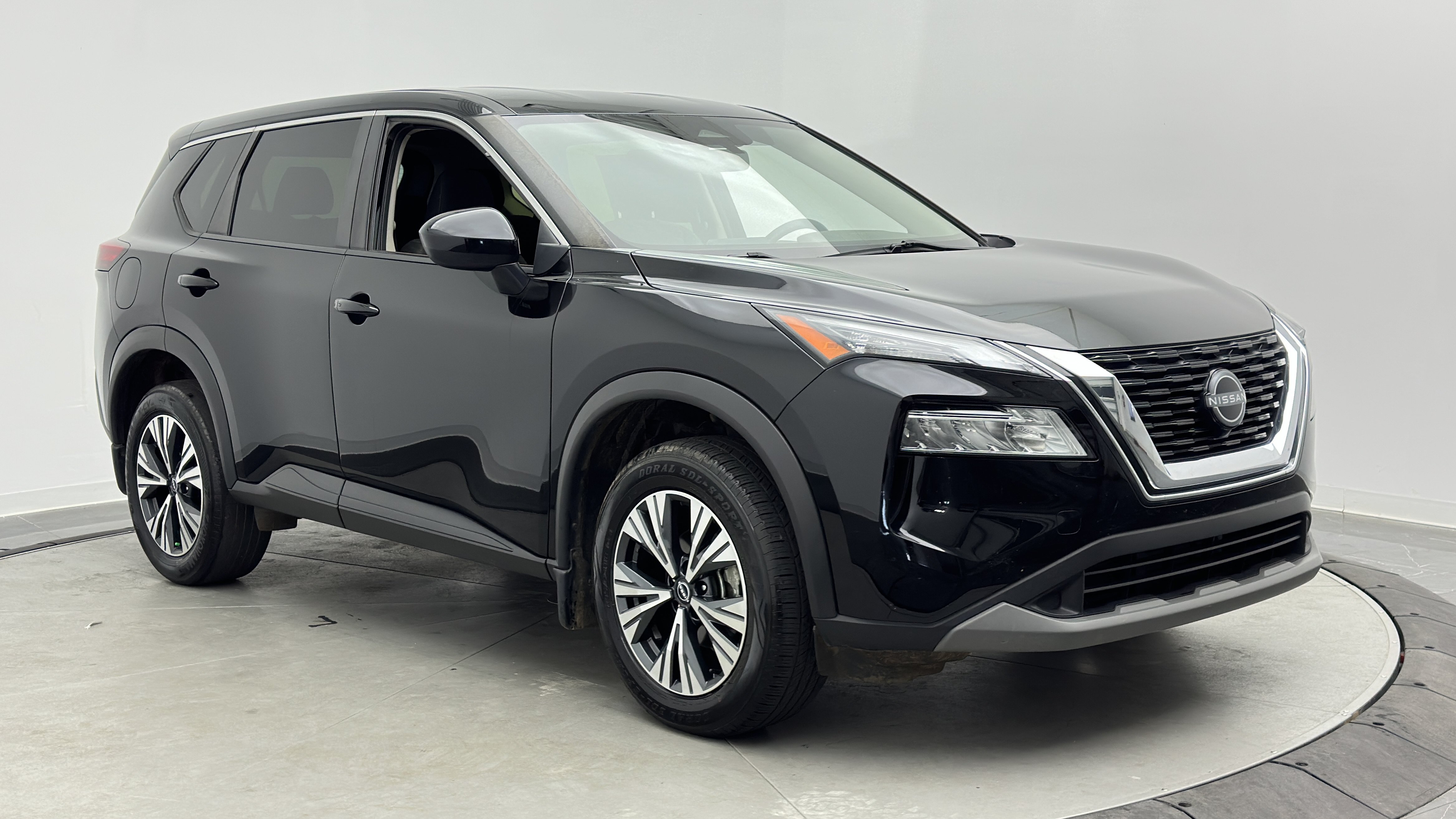 Used 2023 Nissan Rogue SV FWD image 3