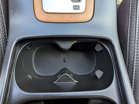 Used 2010 Volvo XC70 3.2 image 26