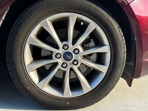 Used 2017 Ford Fusion SE w/ Fusion SE Technology Package FWD image 9