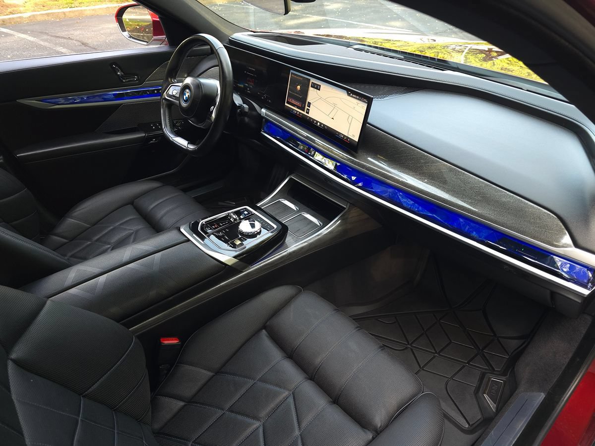 Used 2024 BMW i7 xDrive60 AWD/4WD image 31