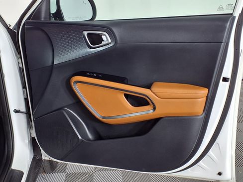 Used 2024 Kia Soul EX w/ Option Group 015 FWD image 8
