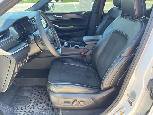 Used 2025 Jeep Grand Cherokee L Altitude RWD image 15