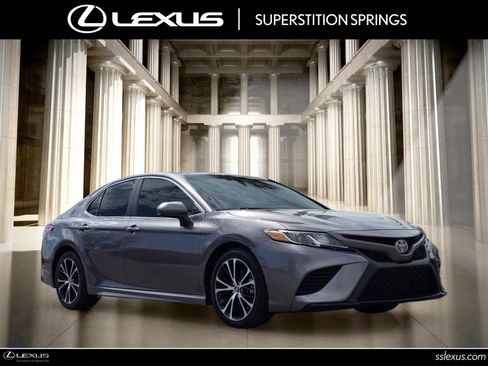 Used 2019 Toyota Camry SE FWD image 1