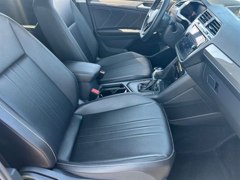 Certified 2022 Volkswagen Tiguan SE FWD image 18