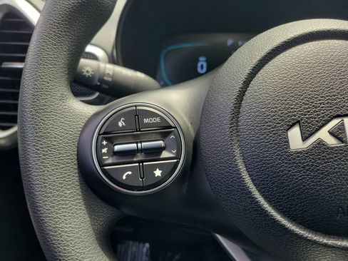 Used 2025 Kia Soul LX w/ LX Technology Package FWD image 19