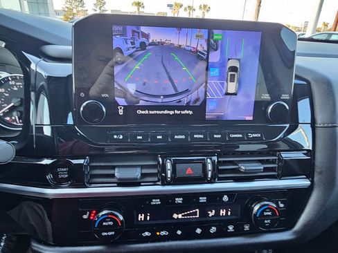 Used 2025 Nissan Pathfinder SL image 24