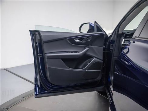 Used 2019 Audi Q8 Premium Plus w/ Premium Plus AWD/4WD image 24