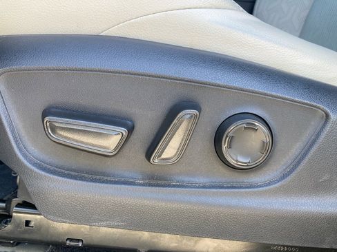 Used 2024 Toyota Tacoma Limited w/ Limited Package (LT) image 11