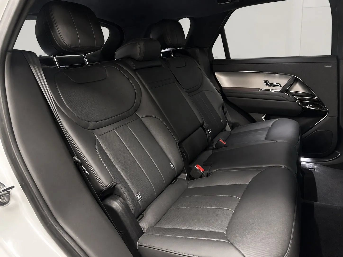 Used 2024 Land Rover Range Rover Sport SE AWD/4WD image 23