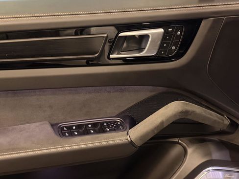 Used 2022 Porsche Cayenne Turbo GT image 13