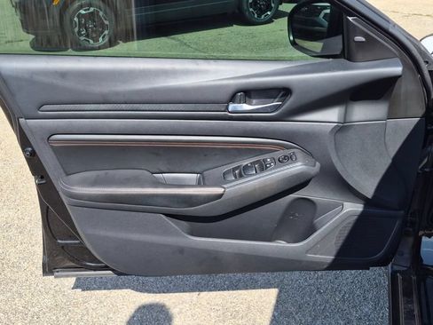 Used 2022 Nissan Altima 2.5 SR FWD image 8