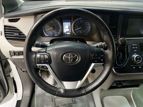 Used 2017 Toyota Sienna XLE AWD/4WD image 11