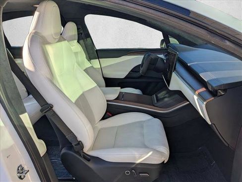 Used 2022 Tesla Model X image 21
