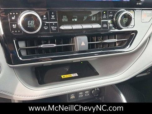 Used 2023 Toyota Highlander L image 15