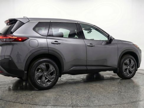 Used 2025 Nissan Rogue SV FWD image 9
