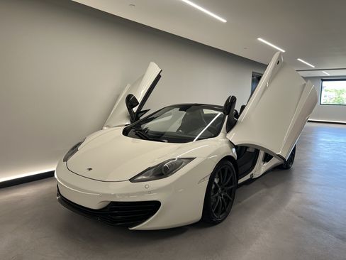 Used 2014 McLaren MP4-12C Spider RWD image 10