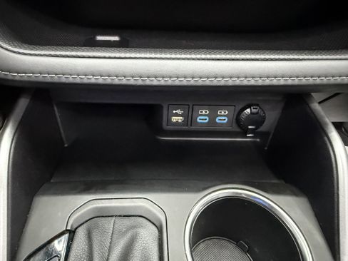 Used 2022 Toyota Highlander XLE AWD/4WD image 19